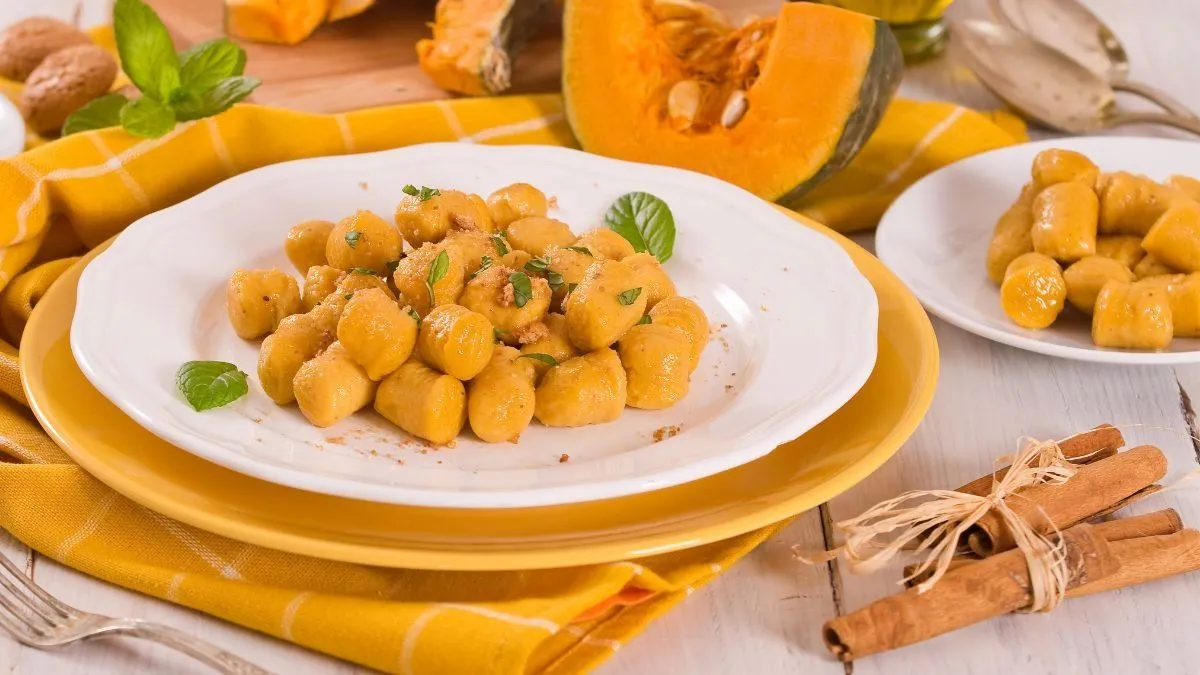 Ñoquis de calabaza y ajo asado, una de las recetas más deliciosas con salsa de hongos y queso azul. Ñoquis de calabaza y ajo asado, una de las recetas más deliciosas con salsa de hongos y queso azul.