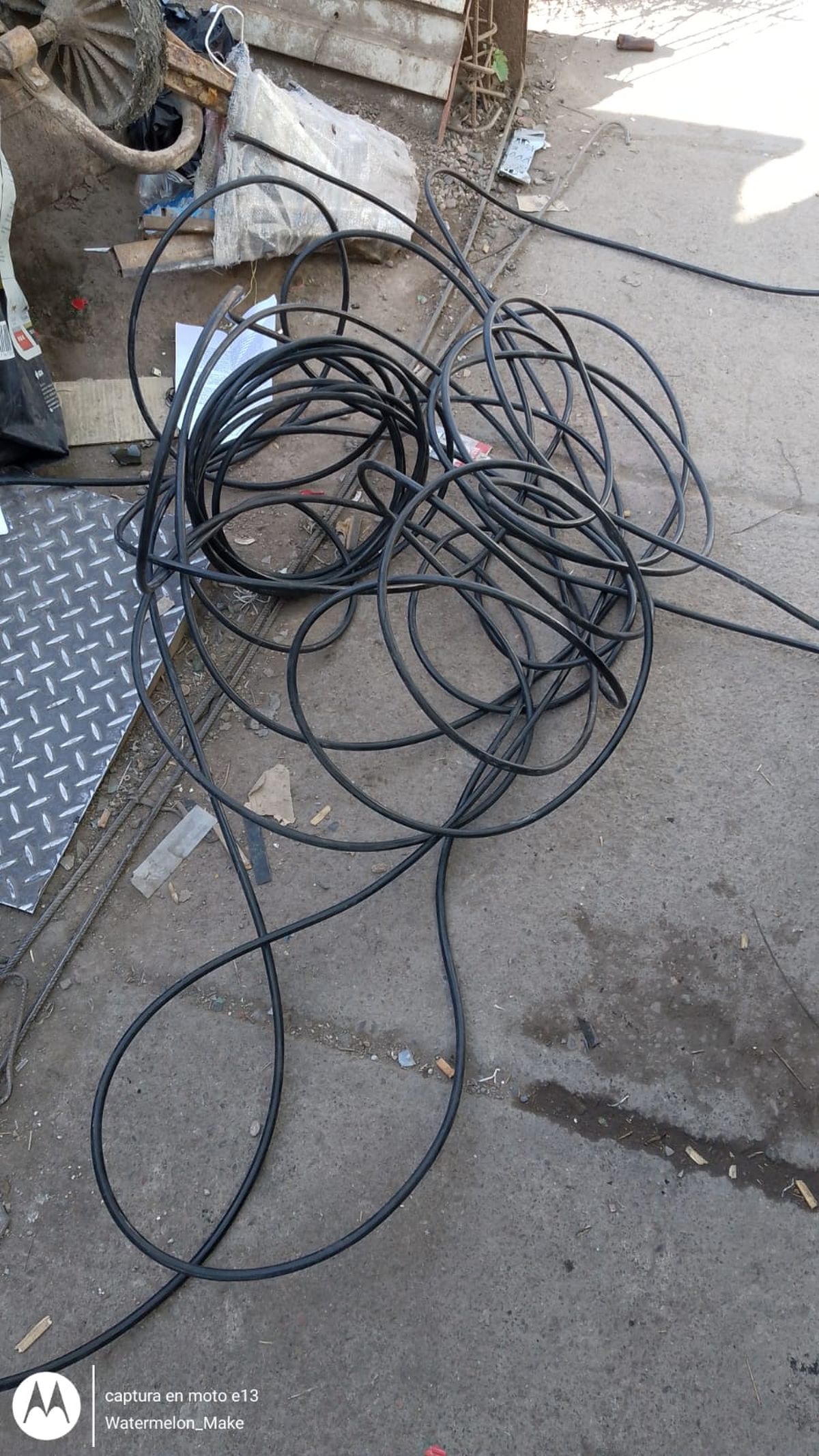 La Policía secuestró 50 metros de cable de cobre perteneciente a Telefónica. La Policía secuestró 50 metros de cable de cobre perteneciente a Telefónica.