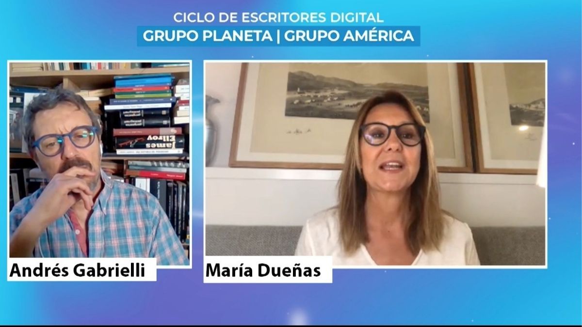 La escritora española María Dueñas contó cómo fue el regreso de su entreñable  Sira. Estuvo durante el ciclo de escritores Grupo Planeta - Grupo América