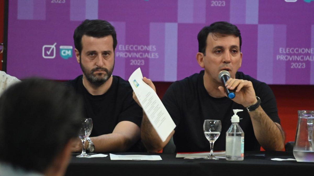 Tiene la palabra Tadeo García Zalazar. A su lado, José María Videla Sáenz, del Partido Renovador Federal.