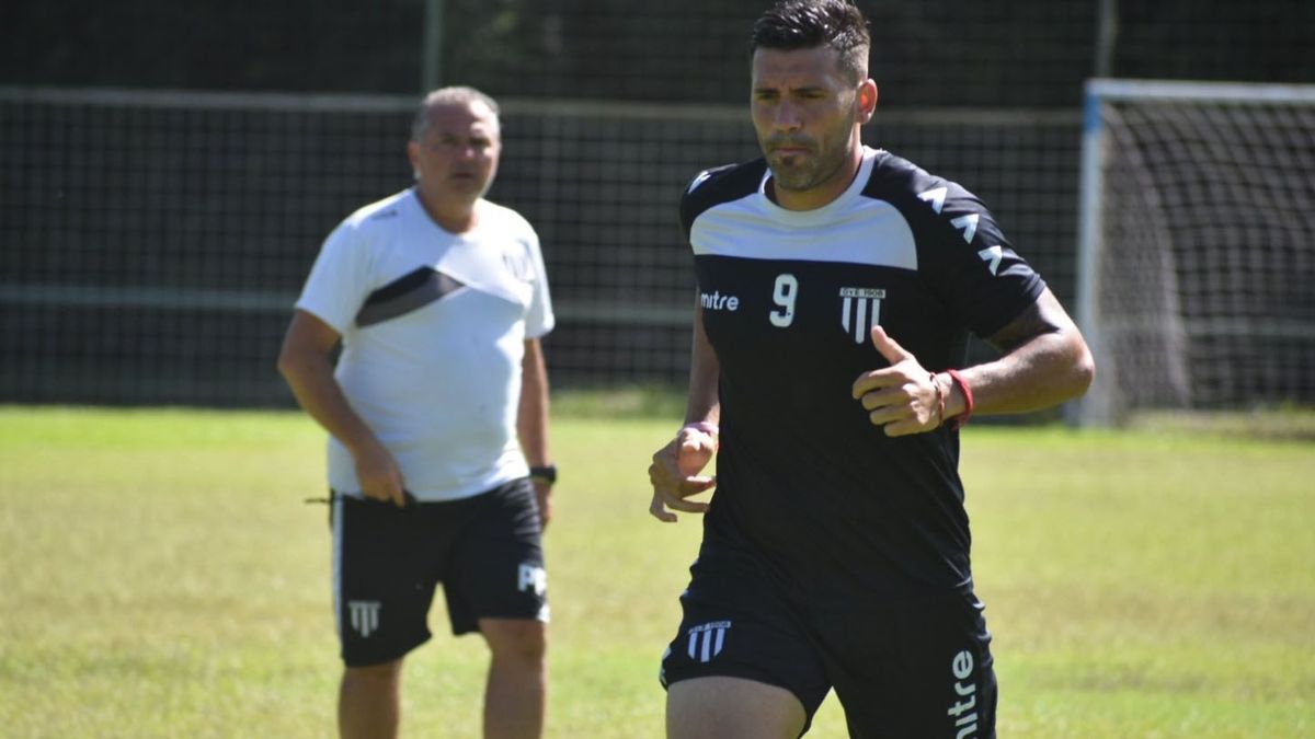 El Tanque Luis Silva el delantero de Gimnasia y Esgrima. El Tanque Luis Silva el delantero de Gimnasia y Esgrima.