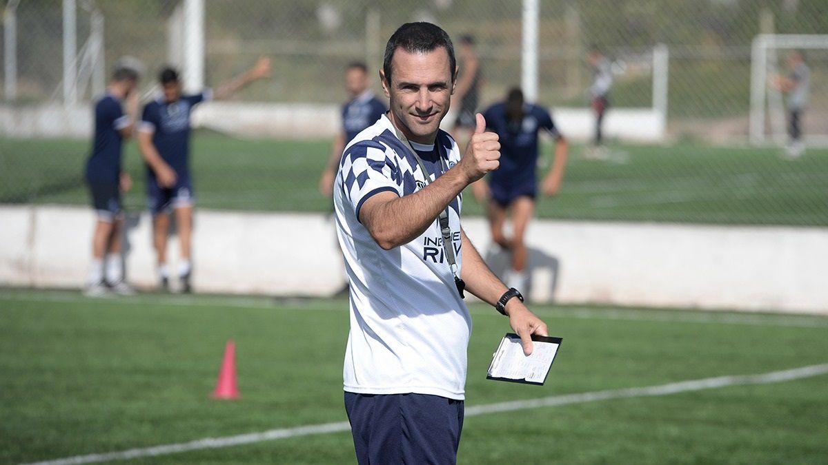 Ever Demaldé analiza realizar cambios en Independiente Rivadavia. Foto: Diario UNO.