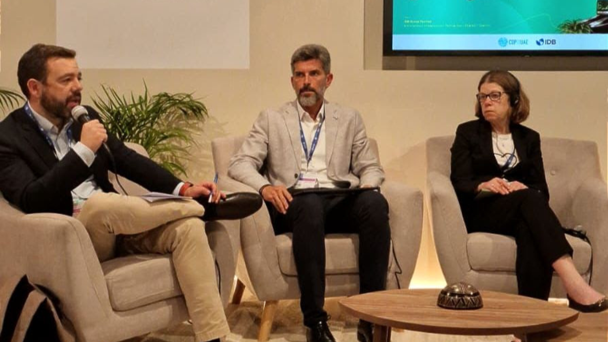 Sostuvo que su gobierno planteó en el 2019 consolidar a la Ciudad de Mendoza como una Ciudad Sostenible. Sostuvo que su gobierno planteó en el 2019 consolidar a la Ciudad de Mendoza como una Ciudad Sostenible.