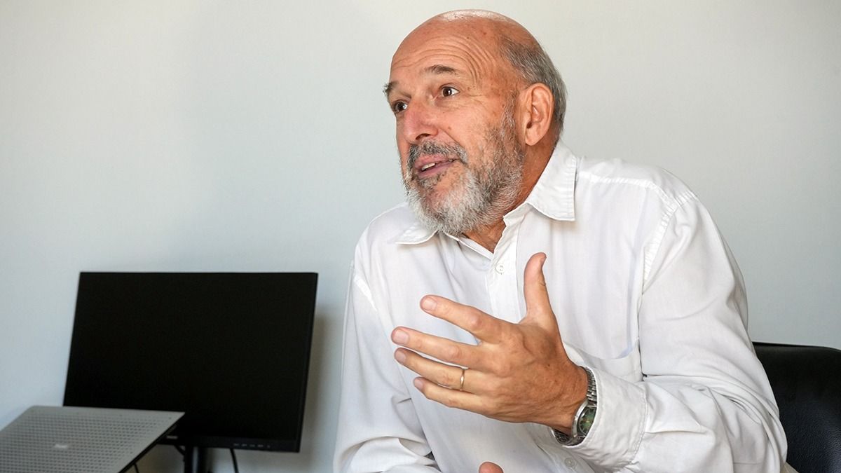 Sergio Dimaría, periodista de tevé y gráfica desde los ´80, va por un Martín Fierro. Sergio Dimaría, periodista de tevé y gráfica desde los ´80, va por un Martín Fierro.