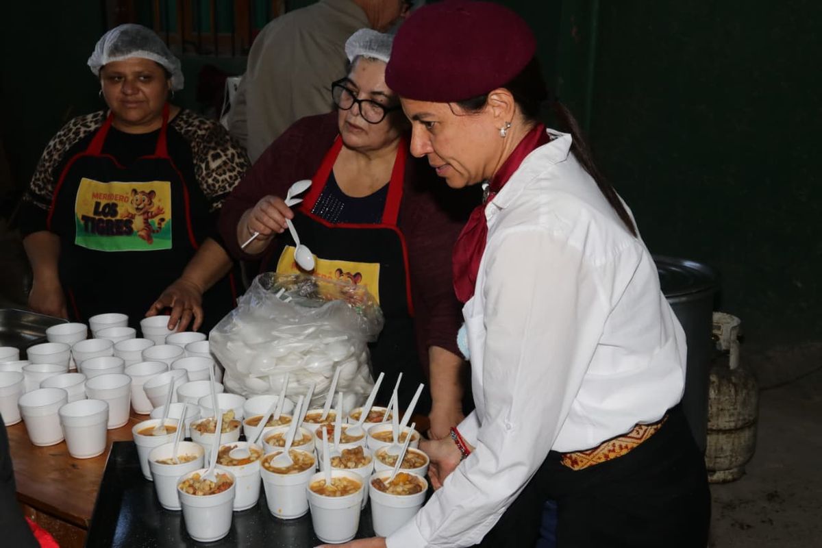 Todo preparado para servir el locro.