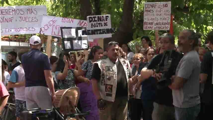 Padres y ex internas se manifestaron en el Verbo Encarnado