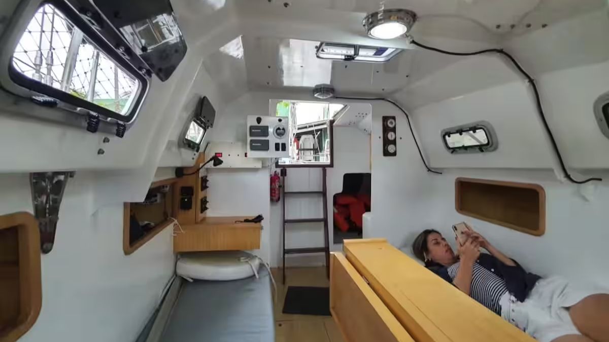 El alojamiento económico es en un velero. Fuente: AirBnB. El alojamiento económico es en un velero. Fuente: AirBnB.