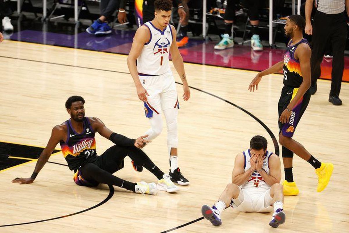 Facundo Campazzo y los Denver Nuggets no la pasaron bien ante Phoenix en la semi de Conferencia de la NBA.