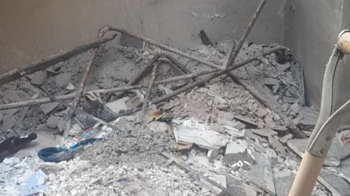 Después de la limpieza de una casa incendiada, surge desde abajo de los escombros un edificio en terapia intensiva Después de la limpieza de una casa incendiada, surge desde abajo de los escombros un edificio en terapia intensiva