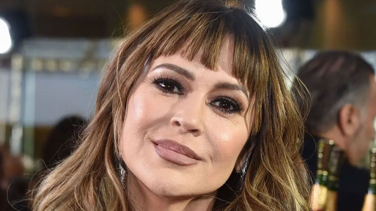 La actriz Alyssa Milano interpreta a Grace Miller en la película de Netflix. 