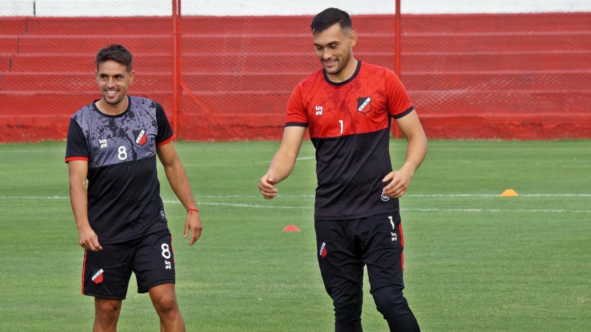 Fausto Montero junto al arquero Juan Pablo Cozzani. Fausto Montero junto al arquero Juan Pablo Cozzani.