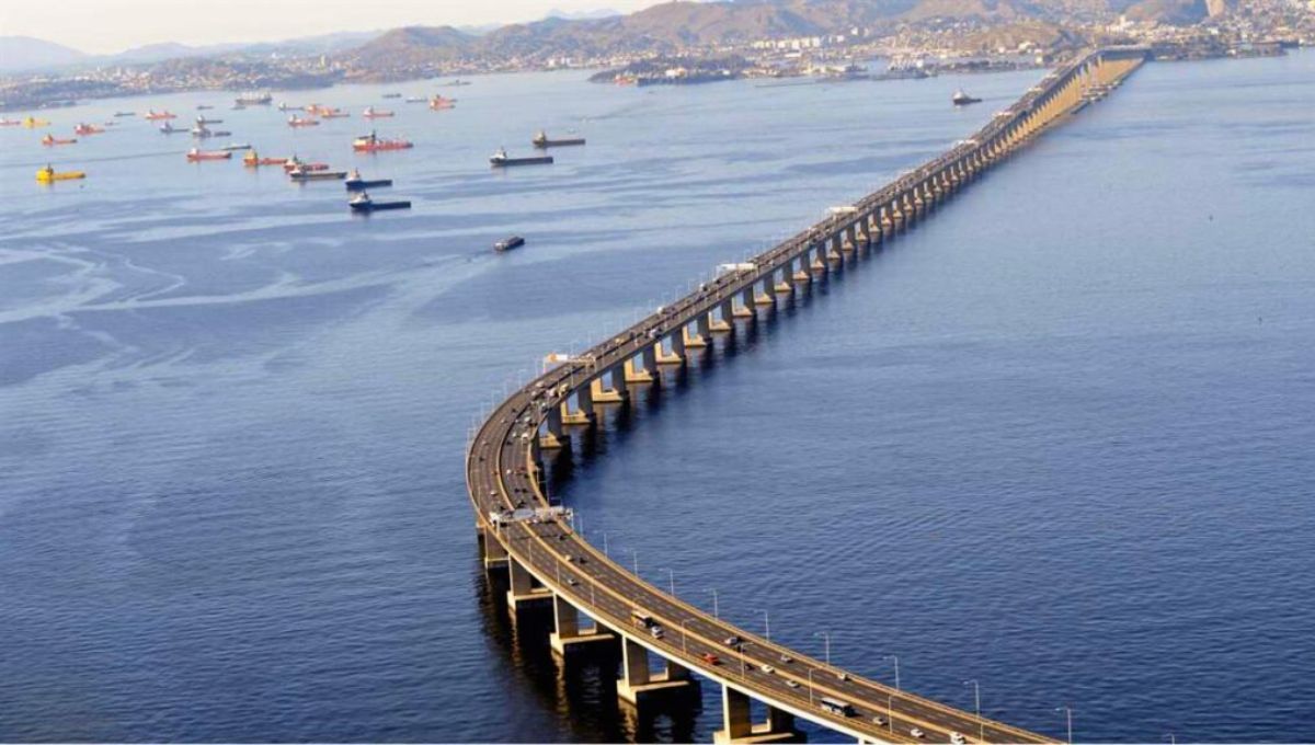 Inaugurado en 1974, el Puente Río-Niterói se convirtió en una solución innovadora para las crecientes demandas de transporte entre Río y Niterói, facilitando el paso sobre la bahía de Guanabara Inaugurado en 1974, el Puente Río-Niterói se convirtió en una solución innovadora para las crecientes demandas de transporte entre Río y Niterói, facilitando el paso sobre la bahía de Guanabara
