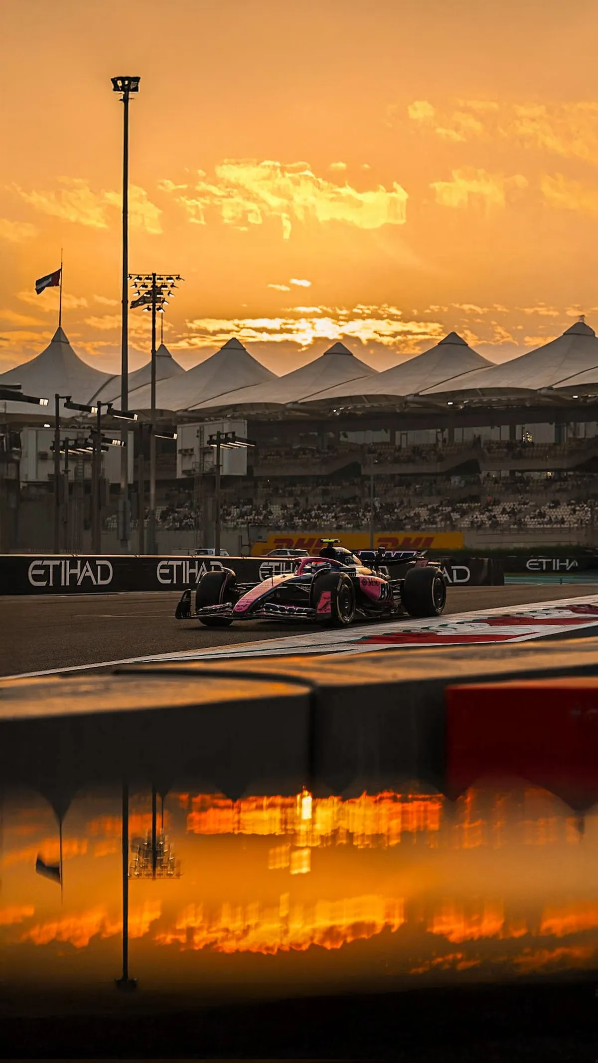 Franco Colapinto en el imponente circuito de Yas Marina en Abu Dhabi.&nbsp;