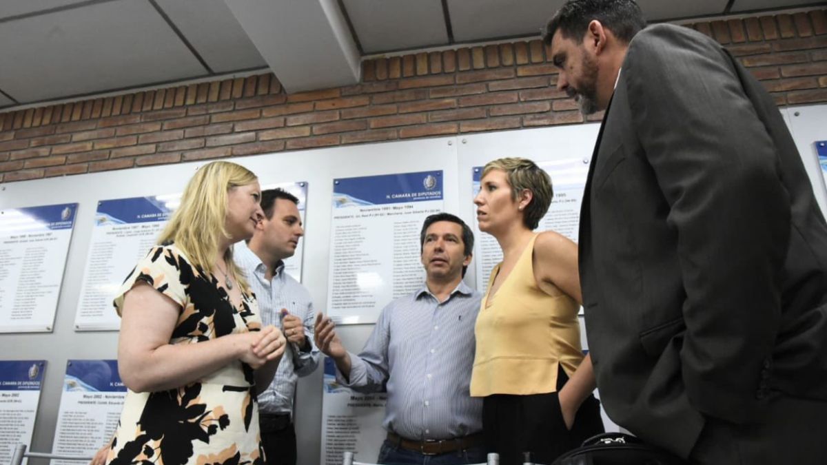Hebe Casado, Jerónimo Shantal, Andrés Lombardi, Jimena Latorre y Martín Kerchner. Hebe Casado, Jerónimo Shantal, Andrés Lombardi, Jimena Latorre y Martín Kerchner.