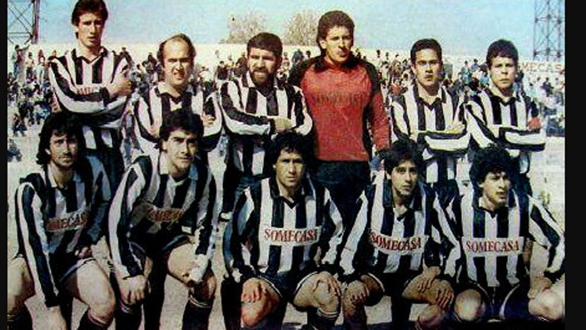 Gustavo Mezzabotta con el equipo de Gimnasia y Esgrima de 1991