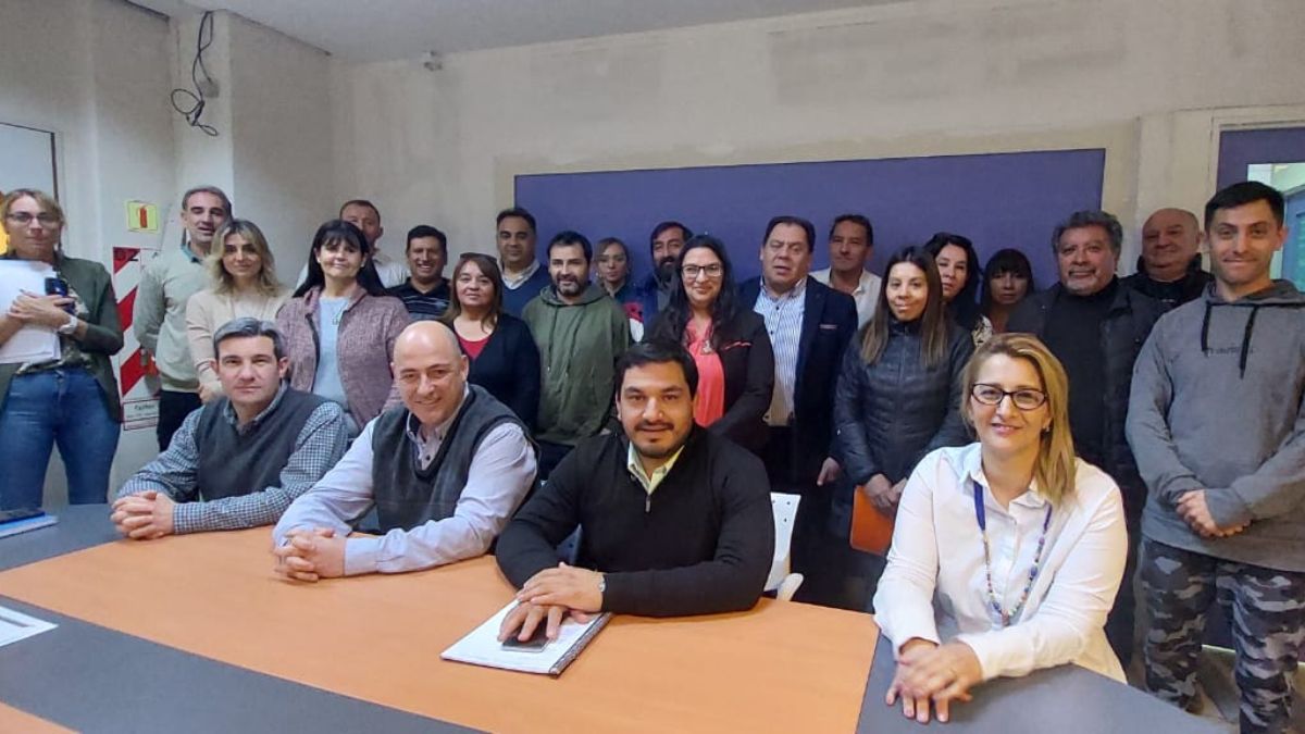 El intendente de Ojeda reunió a todo su gabinete en la intendencia para lanzar un plan de lucha por Portezuelo del Viento.