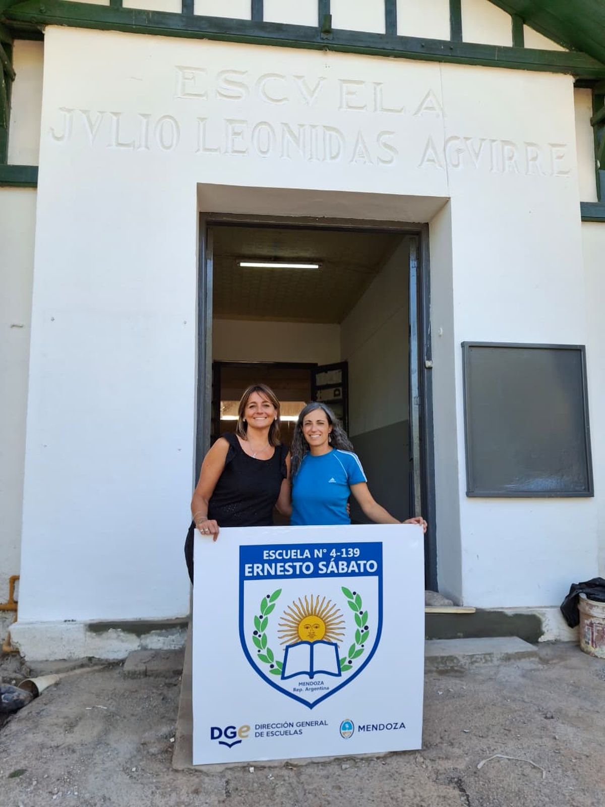 La Escuela Ernesto Sábato está ubicada en la ex casona del literato Leónidas Aguirre.
