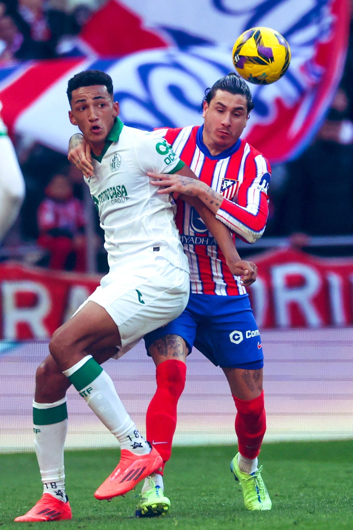 El Atlético Madrid venció al Getafe y se posicionó en la cima de LaLiga junto al Barcelona. El Atlético Madrid venció al Getafe y se posicionó en la cima de LaLiga junto al Barcelona.