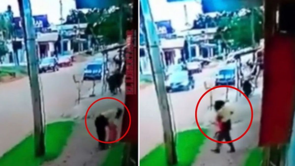 La mujer golpeó a su pequeña hija porque no quería caminar y luego la arrastra para cruzar la calle. Luego fue detenida por la Policía de Corrientes