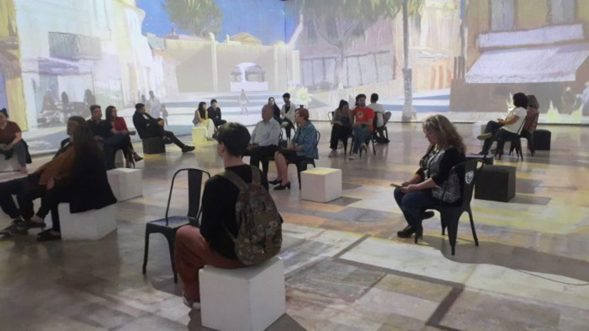 La alta tecnología digital permite al público meterse dentro de los cuadros. Esa es la propuesta de la muestra de arte inmersiva con pinturas de Vincent Van Gogh a realizarse desde el 2 de enero en el Auditorio Ángel Bustelo.
