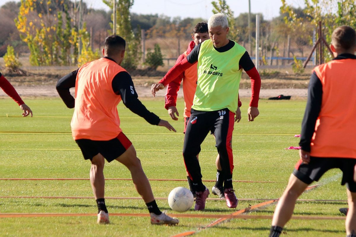 Enzo Pérez entrenando con el Deportivo Maipú en el Predio. Enzo Pérez entrenando con el Deportivo Maipú en el Predio.