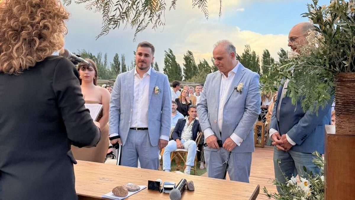 La boda de Darío y Nicolás se llevó a cabo en una finca de San Rafael. Fue este sábado a las 19. La boda de Darío y Nicolás se llevó a cabo en una finca de San Rafael. Fue este sábado a las 19.