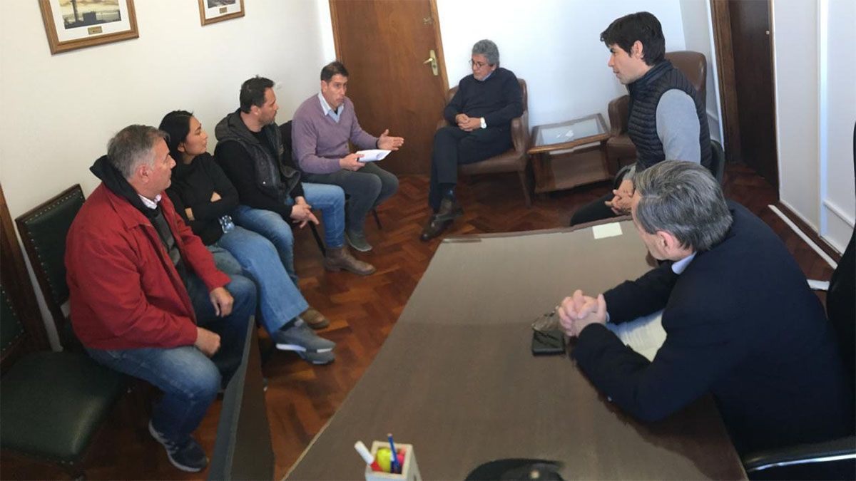 Productores que reclaman la lucha antigranizo fueron recibidos por Sergio Moralejo en Casa de Gobierno.
