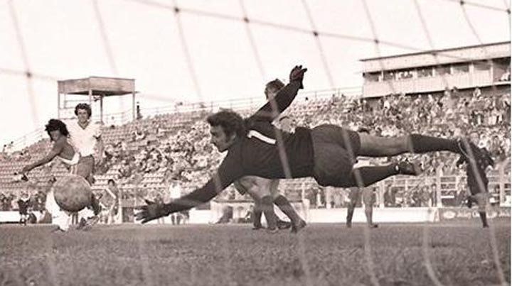 Falleció el fotógrafo que retrató los primeros goles de Maradona