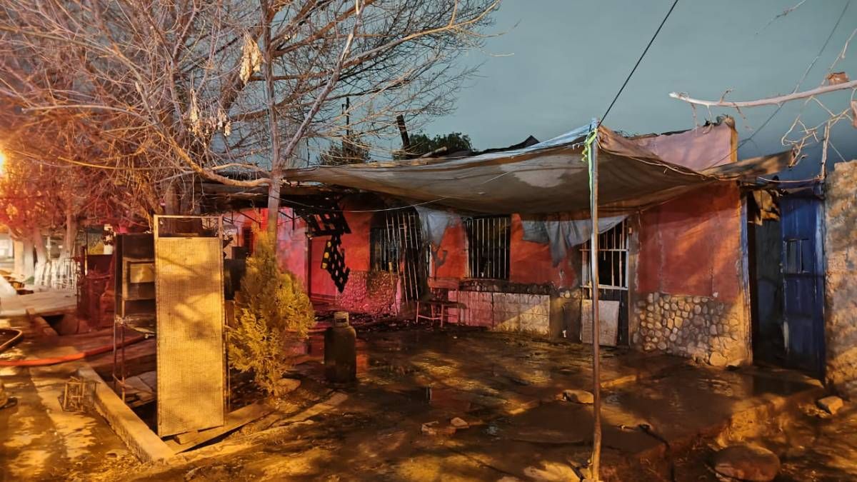 Las víctimas salieron de la casa a tiempo antes de sufrir intoxicación por humo. Las víctimas salieron de la casa a tiempo antes de sufrir intoxicación por humo.