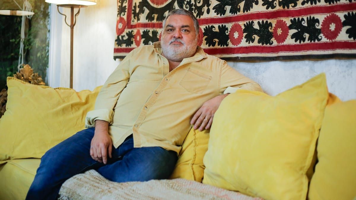 Lámparas traídas de Grecia, alfombras hindúes, una estatua de Santa Rosa de Lima. Objetos del mundo lucen en la casa-taller de Roggerone, ubicada en Chachingo. Lámparas traídas de Grecia, alfombras hindúes, una estatua de Santa Rosa de Lima. Objetos del mundo lucen en la casa-taller de Roggerone, ubicada en Chachingo.