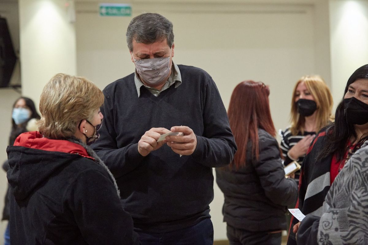 El intendente lasherino Daniel Orozco se mostró muy conforme con la organización de la Elecciones 2021 en su departamento, luego de votar este domingo -cerca de las 9.30- en la escuela República Oriental del Uruguay.