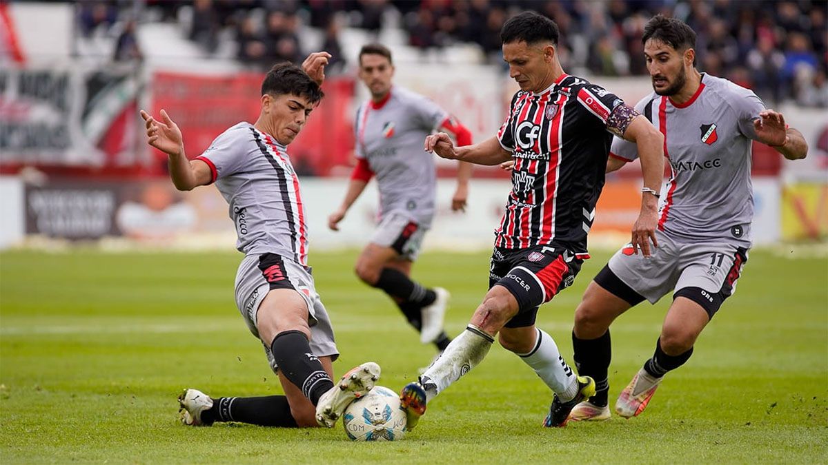 Al Deportivo Maipú le costó más de la cuenta y cayó ante Chacarita 2 a 0. Al Deportivo Maipú le costó más de la cuenta y cayó ante Chacarita 2 a 0.