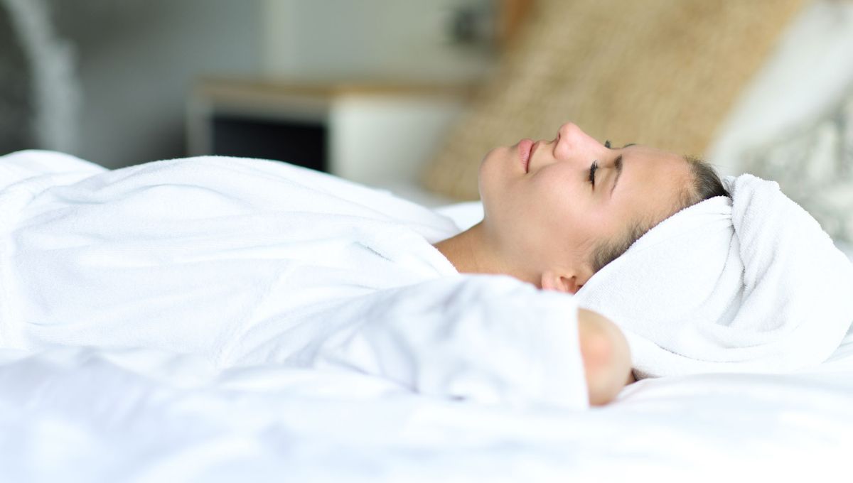 Por qué no hay que dormir con el pelo mojado