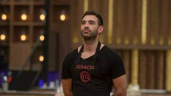 Nacho Sureda agarró los fideos con la mano y fue eliminado de Masterchef