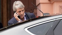 Luis Caputo reestructuró el Ministerio de Economia tras el escándalo con uno de sus funcionarios.