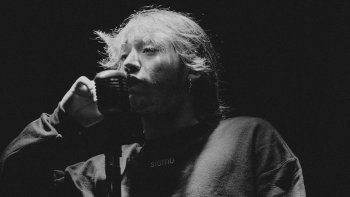 Paulo Londra cantará en un festival y pidió una larga lista de requisitos