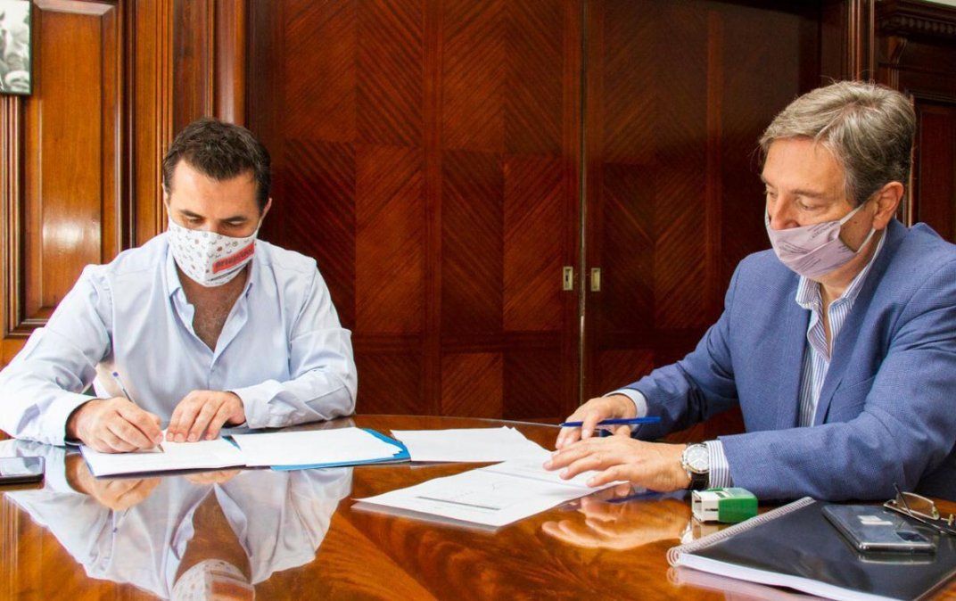 El secretario de Energía de la Nación, Darío Martínez, y el intendente Emir Félix.
