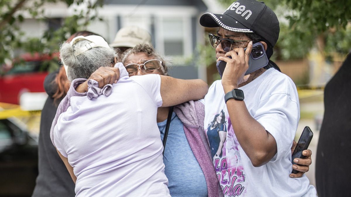 Los familiares de las personas que murieron dentro de una vivienda, en Orlando, se mostraron desconsolados por lo ocurrido