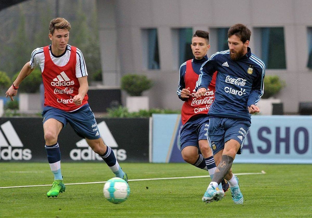 Marcelo Eggel compartiendo con Lionel Messi en la Selección argentina, año 2017. 