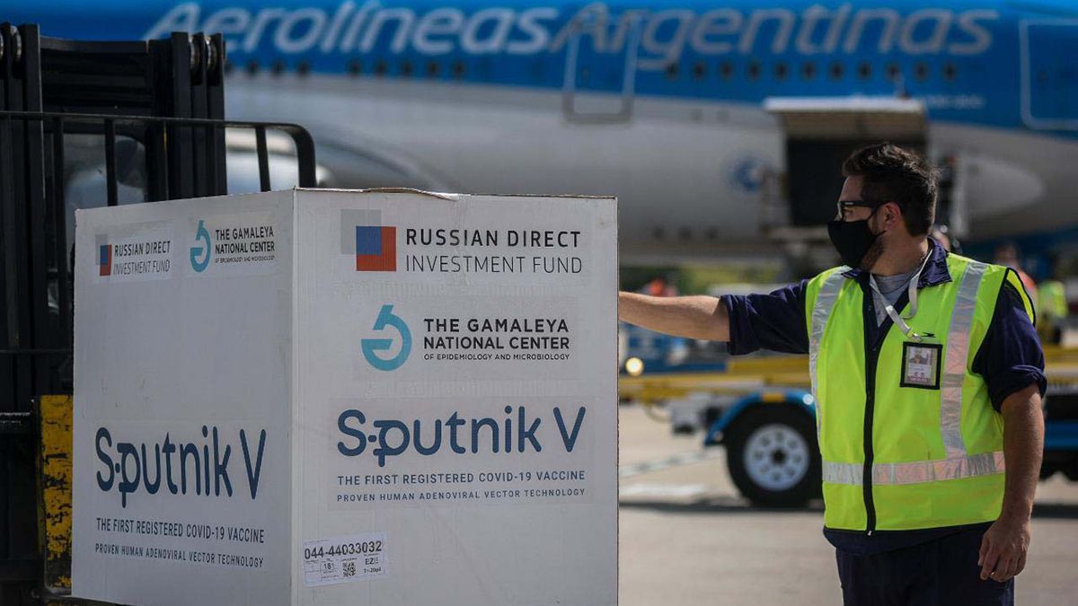 Este viernes llegaron 330.000 dosis de Sputnik V a Ezeiza.