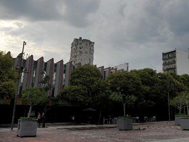 Cayó un rayo en un colegio de Rosario y dejó a ocho personas heridas