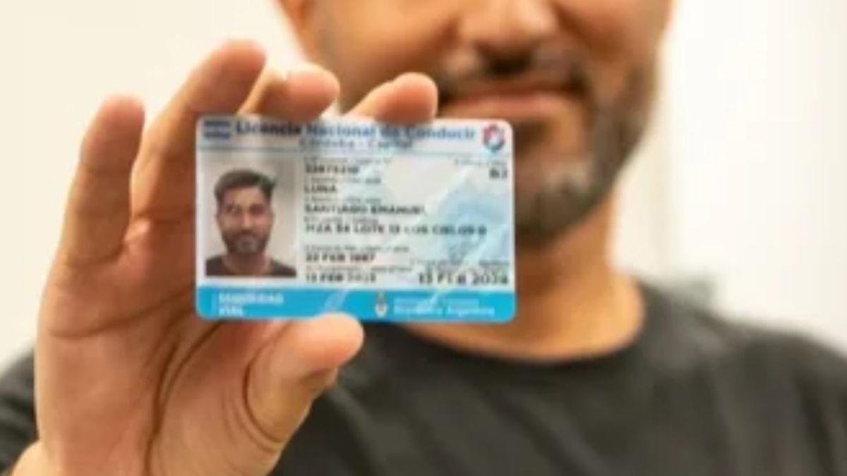 Para sacar o renovar la Licencia de Conducir se debe cumplir con una serie de requisitos que exige la Ley Nacional de Tránsito Para sacar o renovar la Licencia de Conducir se debe cumplir con una serie de requisitos que exige la Ley Nacional de Tránsito