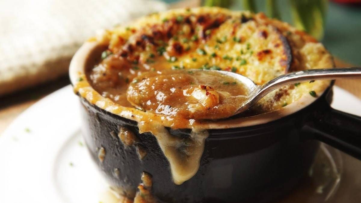 Recetas: sopa de cebolla y queso en 18 minutos.