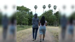 Una adolescente que tuvo un intento de suicidio da su testimonio durante el informe.&nbsp;