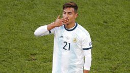 ¡Romanticón! Dybala y un besito para ella