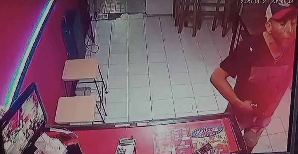 Según informó la dueña del local de comidas, la Policía aún no le informó que hayan encontrado al delincuente. Según informó la dueña del local de comidas, la Policía aún no le informó que hayan encontrado al delincuente.