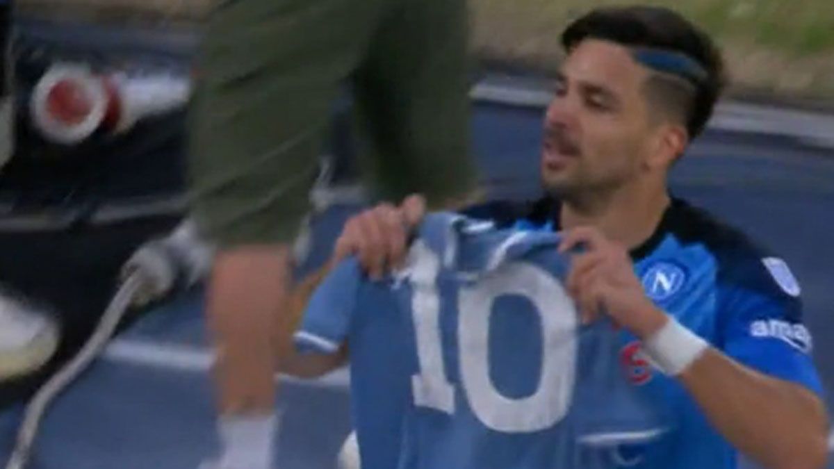 Giovanni Simeone dedicó a Diego Maradona y a su madre el golazo que hizo para el Napoli Giovanni Simeone dedicó a Diego Maradona y a su madre el golazo que hizo para el Napoli