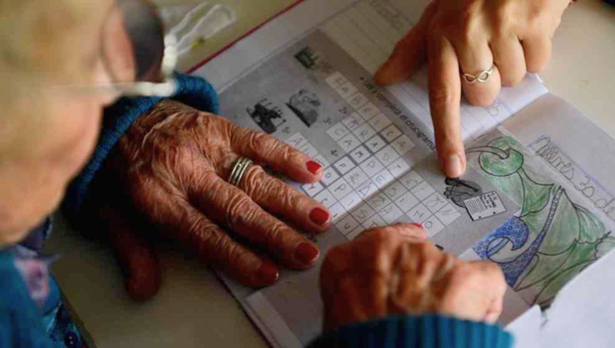 Muchos adultos mayores cometen un grave error al completar crucigramas.