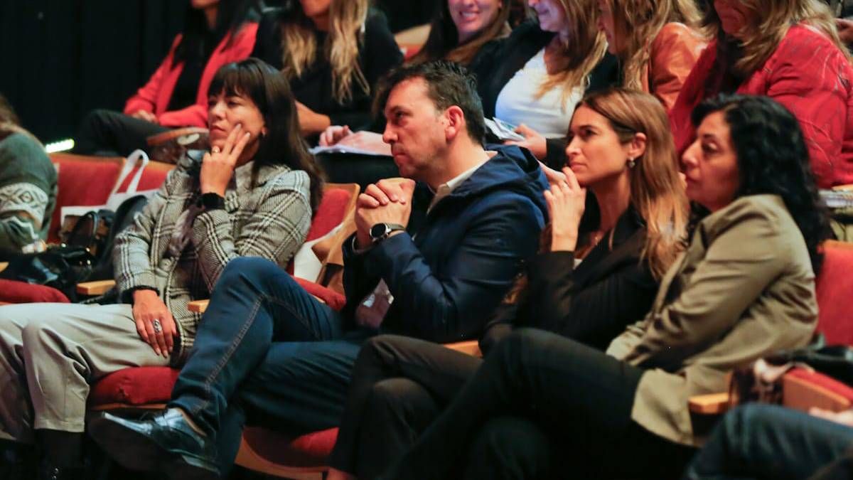 El ministro Educación, Cultura, Infancias y DGE, Tadeo García Zalazar, fue el encargado de iniciar la capacitación. El ministro Educación, Cultura, Infancias y DGE, Tadeo García Zalazar, fue el encargado de iniciar la capacitación.