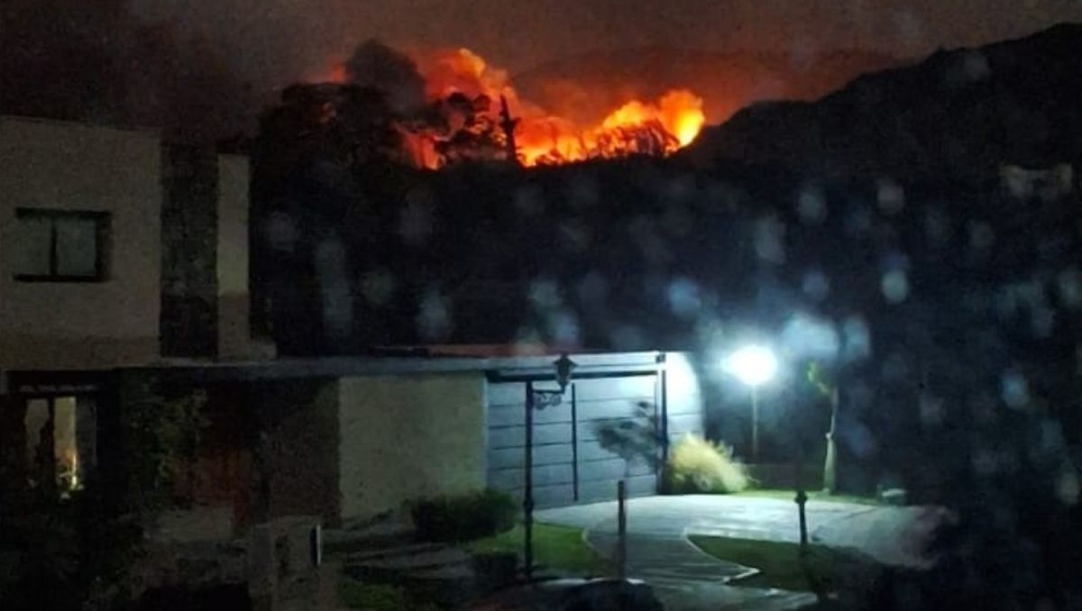 La foto de las llamas que compartió un usuario de la red X. La foto de las llamas que compartió un usuario de la red X.